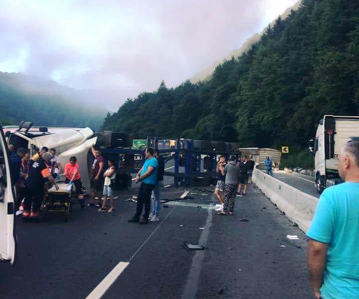 Circulaţia pe DN7 Sibiu – Râmnicu Vâlcea este întreruptă total la km 244, în zona localităţii Lazaret (judeţul Sibiu)
