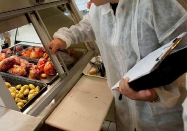 Unităţi alimentare de pe litoral, amendate cu 36.000 de lei