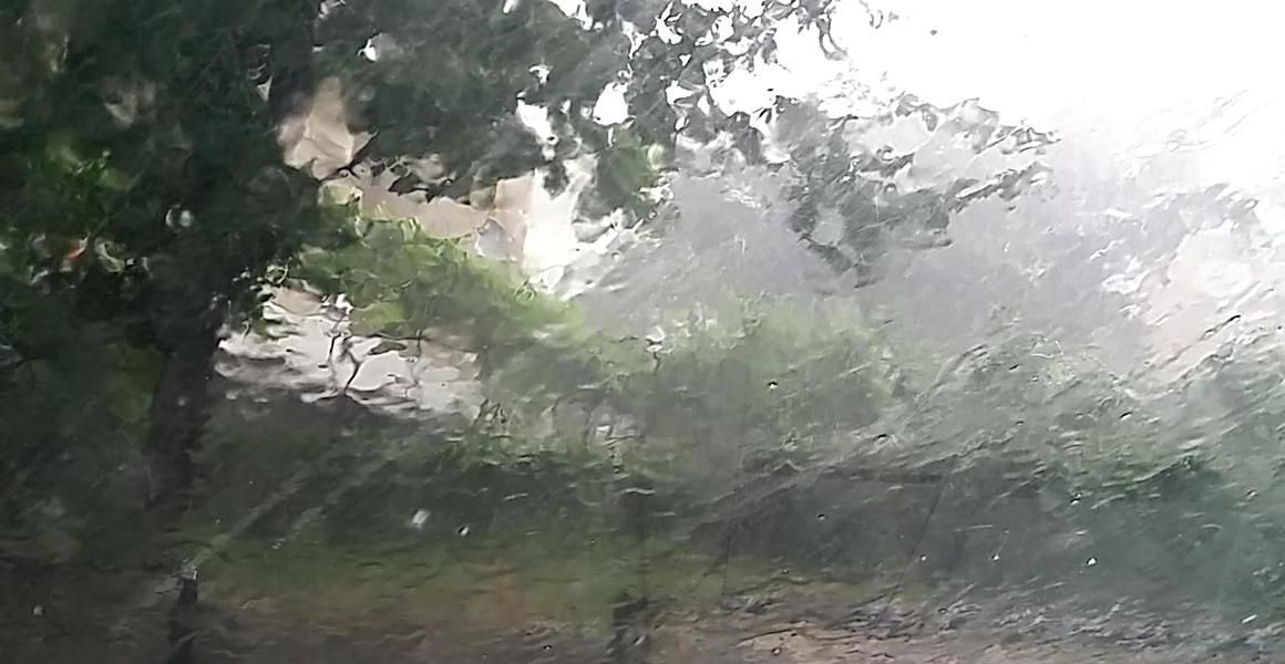 UPDATE: Ploi, vânt și grindină în Harghita, Mureș și Sibiu, până la ora 15,30