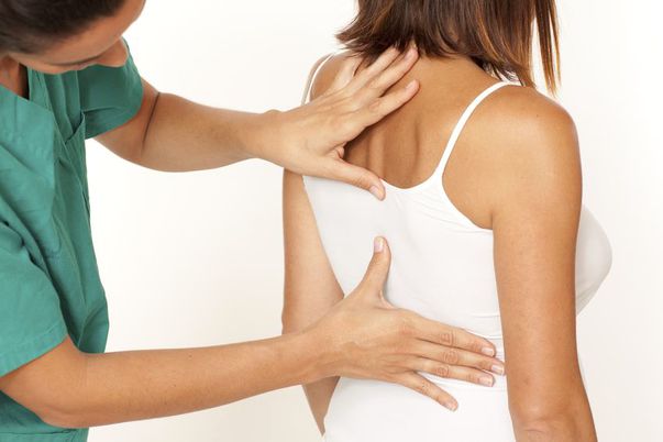 80% din bolnavii de scolioză sunt de sex feminin