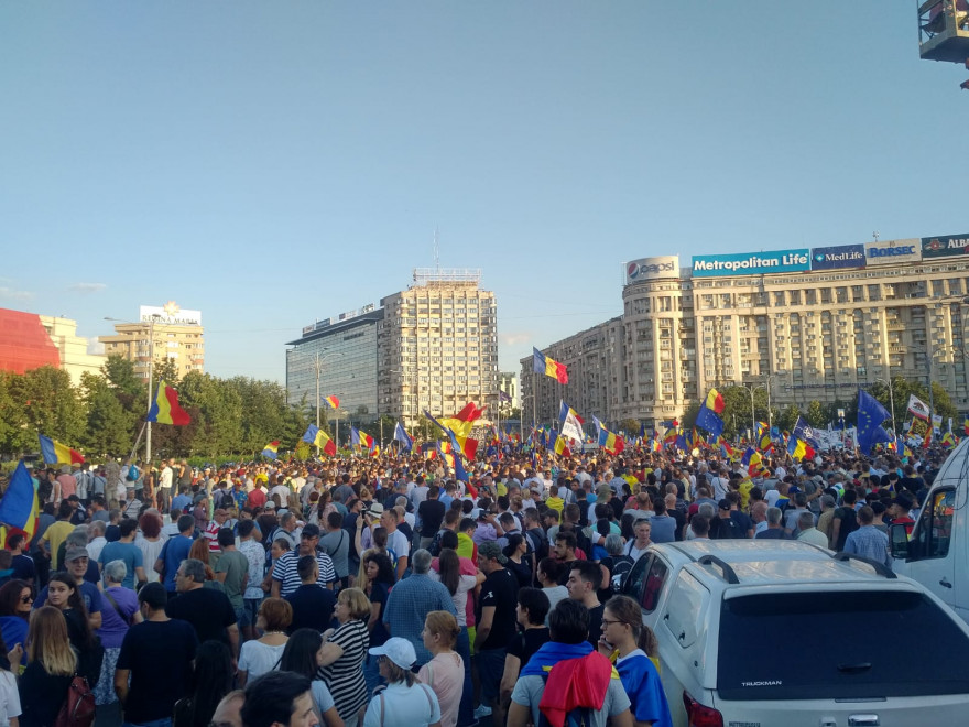 Protest de amploare anunţat pentru sâmbătă în Piaţa Victoriei din Capitală