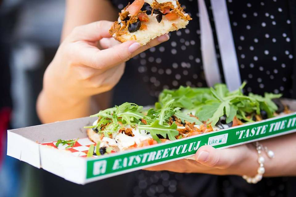 Specialități siciliene, vieneze și indiene, la Caravana City Food din Tîrgu Mureș