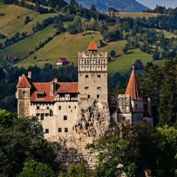 Program prelungit în weekenduri la Castelul Bran