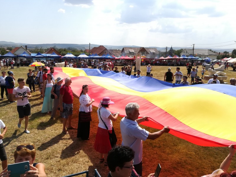 Oarba de Mureș găzduiește astăzi a noua ediție a Festivalului Cântecului Popular Patriotic