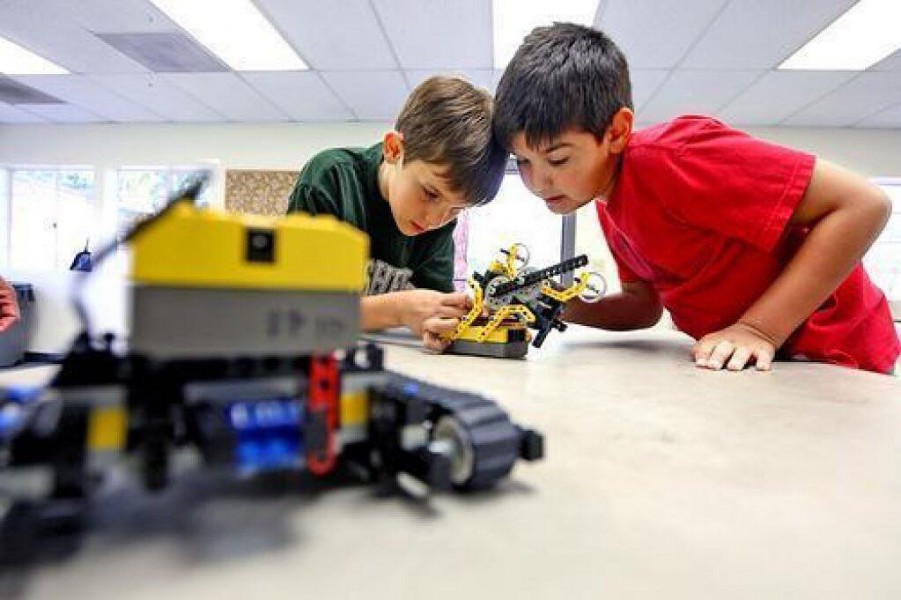 Concurs de robotică, la Brașov