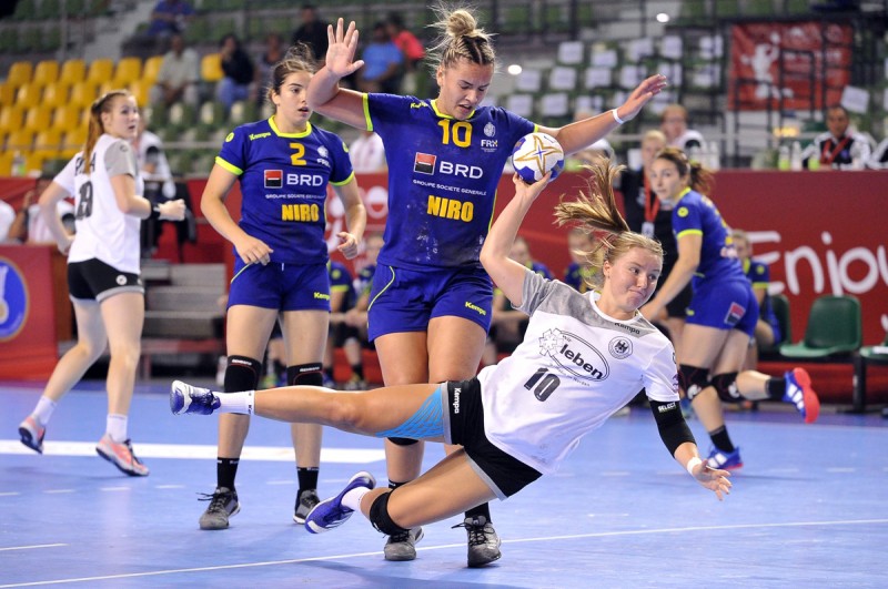 Româncele vor întâlni Suedia la handbal U-18
