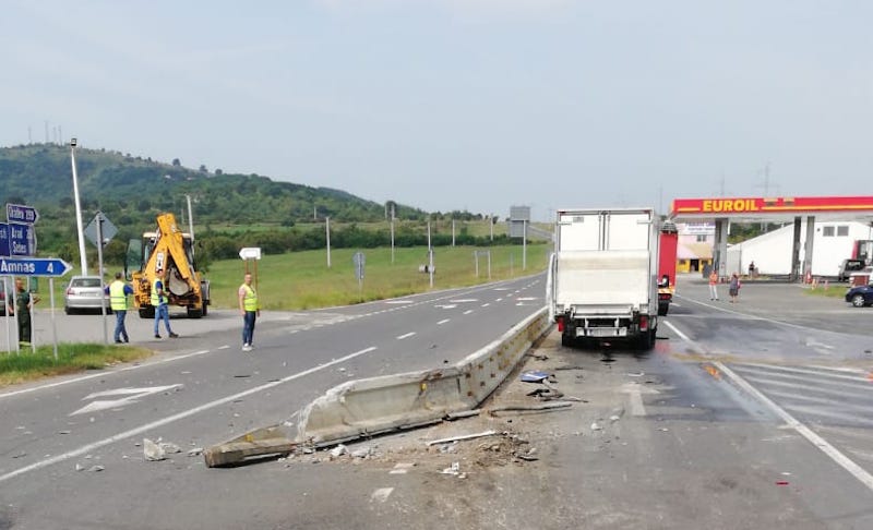 Accident cu doi răniți pe DN1, la Sălişte