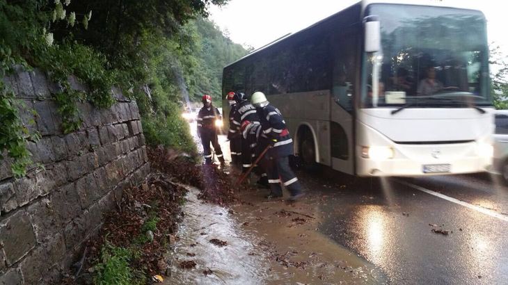 Circulație îngreunată pe Valea Prahovei, din cauza aluviunilor