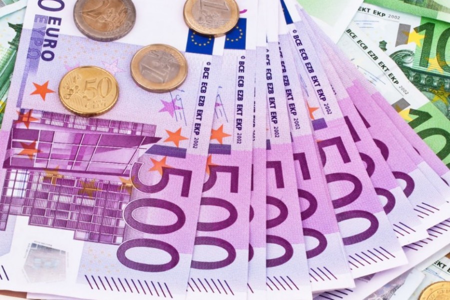 Anchetă după ce 10.000 de euro au fost furaţi din sediul Poliţiei Sibiu Anchetă după ce 10.000 de euro au fost furaţi din sediul Poliţiei Sibiu