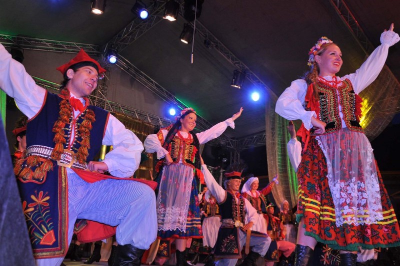 Sute de artişti de pe trei continente, la Festivalul Internaţional de Folclor din Sibiu