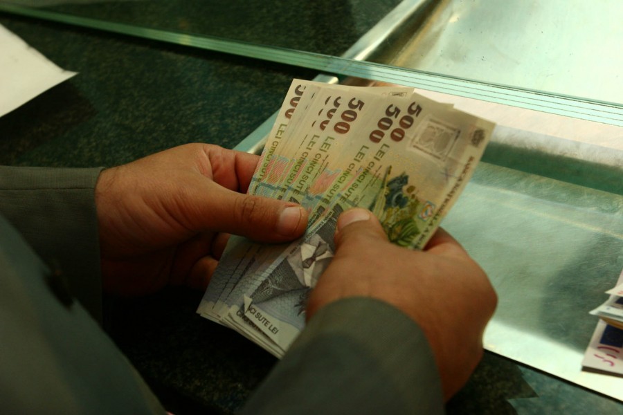 Indicele ROBOR la trei luni a scăzut pe piaţa interbancară Indicele ROBOR la trei luni a scăzut pe piaţa interbancară