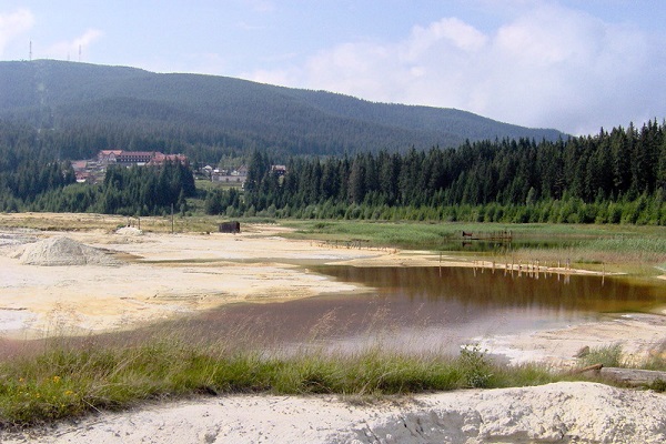 Risc de producere de alunecări de teren la exploatările miniere de caolin de la Băile Harghita