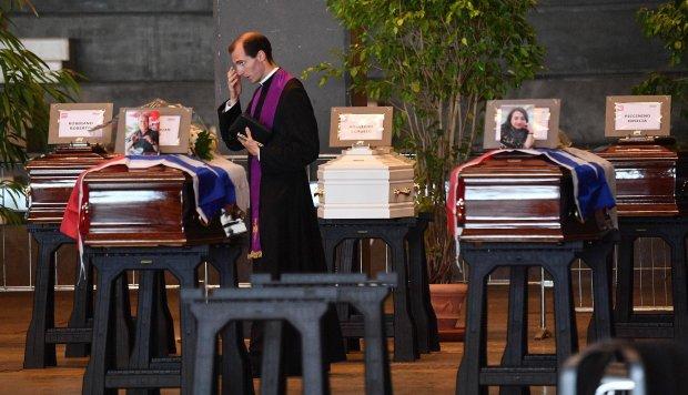 Italia se pregăteşte să-şi înmormânteze zecile de morţi