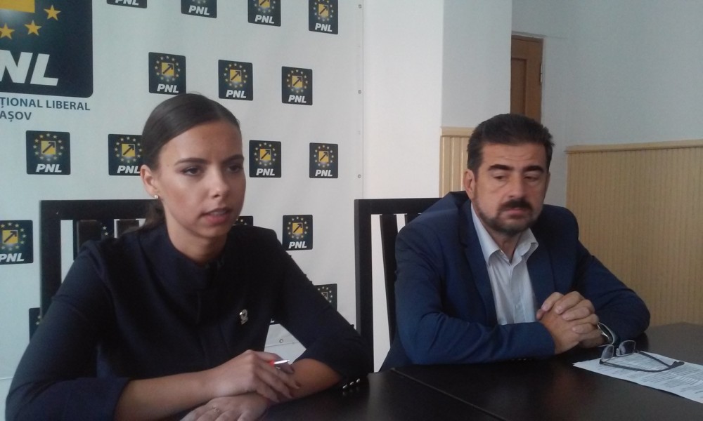 Greșelile din manualele școlare, în atenția politicienilor brașoveni