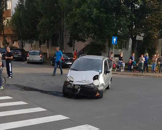UPDATE: Victimele accidentului rutier produs în cartierul Tudor au fost transportate la spital