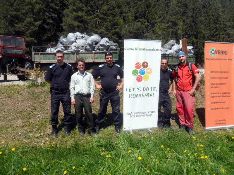 Jandarmii harghiteni participă la „Ziua Naţională de Curăţenie”