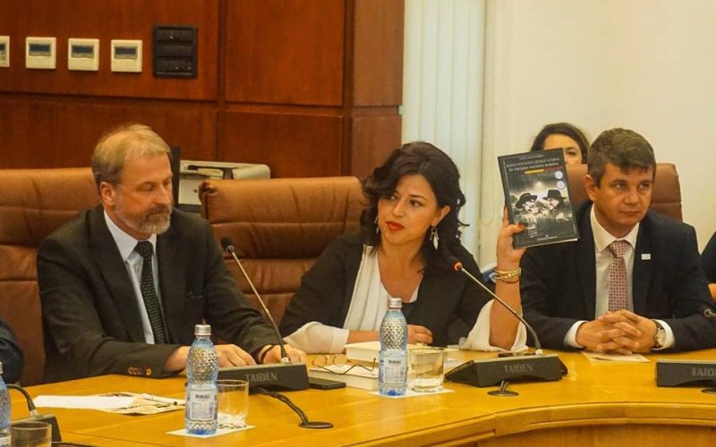 Analiză a erorilor din manualele şcolare în comisia de specialitate din Camera Deputaţilor