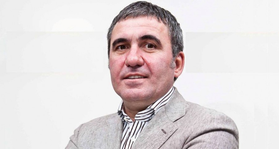 Hagi, luat la 11 metri