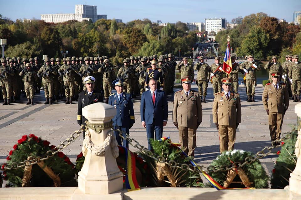 Retragerea cu torțe a militarilor