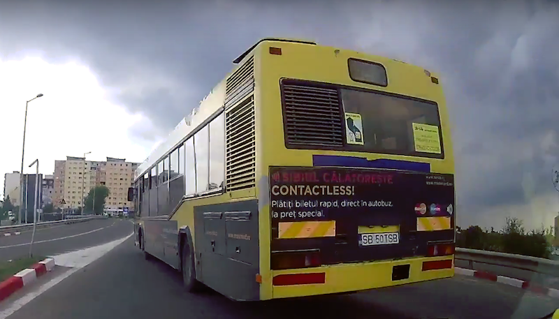 Trei persoane vârstnice, rănite într-un autobuz, la Sibiu