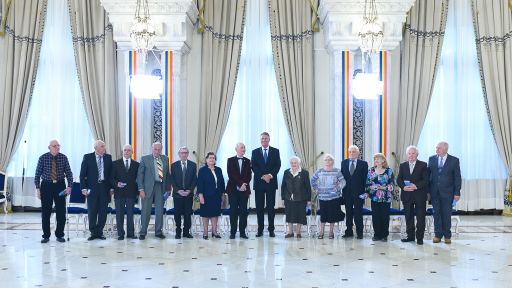 Preşedintele Klaus Iohannis a decorat supravieţuitori ai Holocaustului