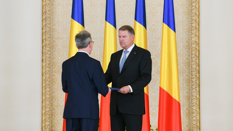 Ceremonia de depunere a jurământului de învestitură de către noul ministru al Cercetării, în această după amiază