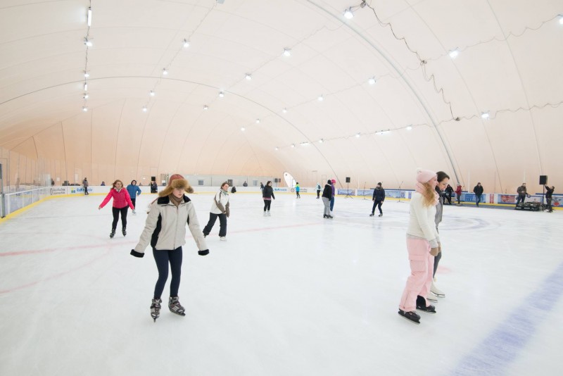 Patinoarul acoperit din Sfântu Gheorghe se închide pe fondul înmulţirii cazurilor de COVID-19 Patinoarul acoperit din Sfântu Gheorghe se închide pe fondul înmulţirii cazurilor de COVID-19