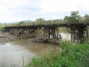 Au început lucrările la Podul Comăna peste râul Olt