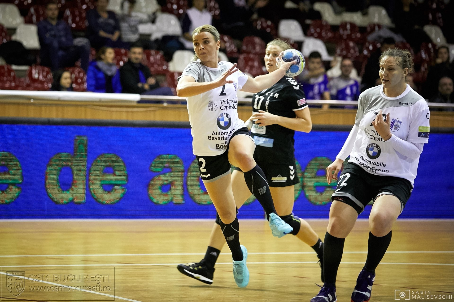 CSM București, lider la handbal feminin
