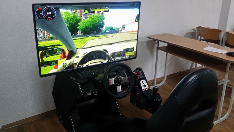 Elevii unor şcoli de şoferi din Braşov au aflat cum e să conduci sub influenţa drogurilor