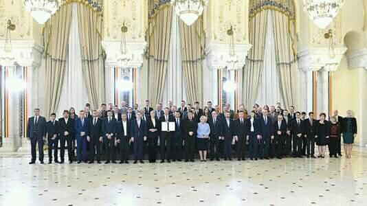 Preşedintele Klaus Iohannis a decorat mai multe universităţi şi personalităţi din Sănătate şi Cultură