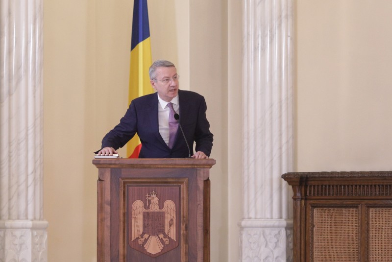 Comisiile parlamentare au avizat numirea lui George Ciamba în funcţia de ambasador al României în Grecia