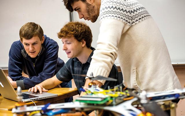 La Brașov a fost lansat proiectul educativ InfoTRON
