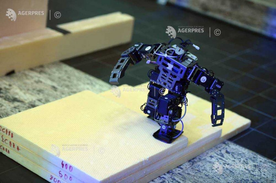 Cei mai buni roboţi, creaţi de 135 de echipe din 15 ţări, se întrec zilele acestea la Bucureşti