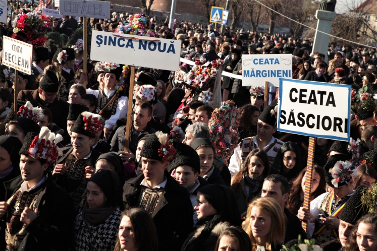 Cetele de feciori – cel mai vechi obicei din Ţara Făgăraşului, în seara de Sf. Nicolae