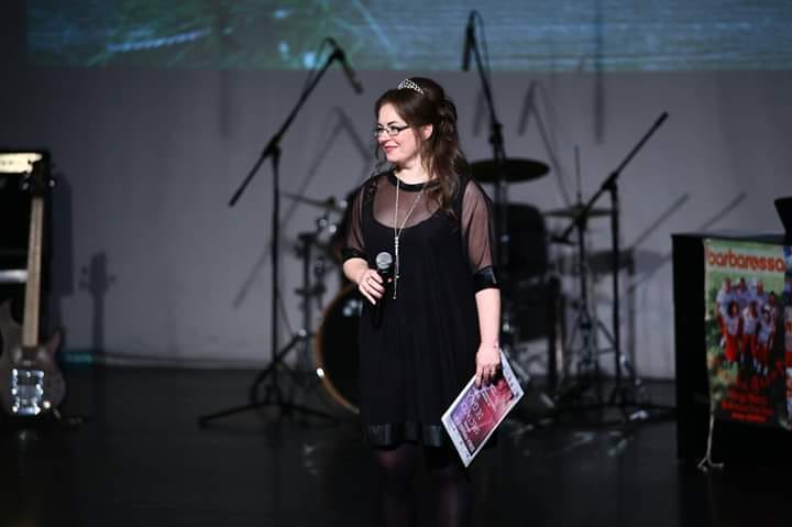 Cântare de sărbătoare cu Raluca Apolțan la Radio Tg. Mureș