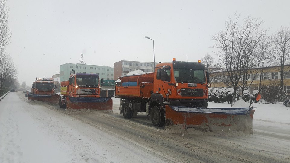 Primăria Braşov vrea să sancţioneze firma care deszăpezeşte pentru că nu şi-a îndeplinit obligaţiile contractuale