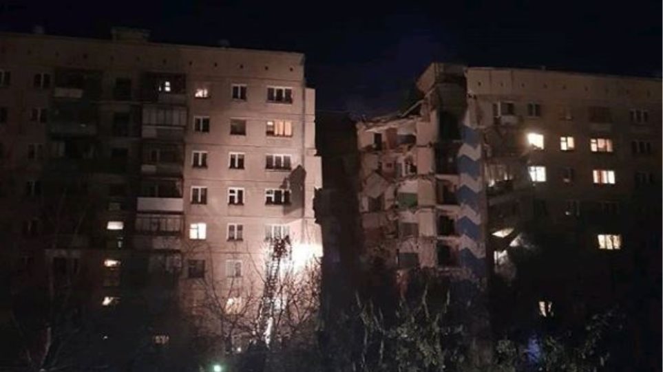Cel puţin 35 de persoane sunt date dispărute după prăbuşirea unui bloc de locuinţe, în Rusia Cel puţin 35 de persoane sunt date dispărute după prăbuşirea unui bloc de locuinţe, în Rusia