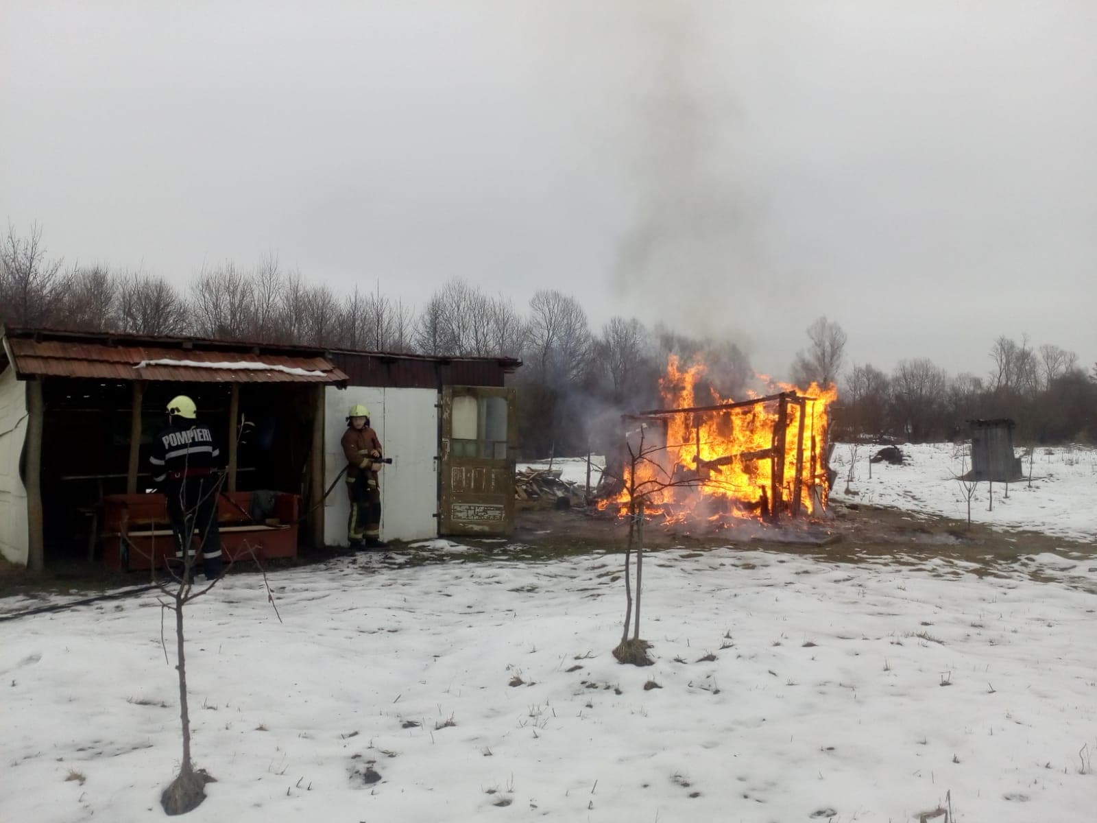 Incendiu cu o victimă la o cabană din Solovăstru Incendiu cu o victimă la o cabană din Solovăstru