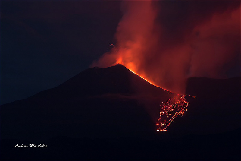 Vulcanul Etna erupe din nou