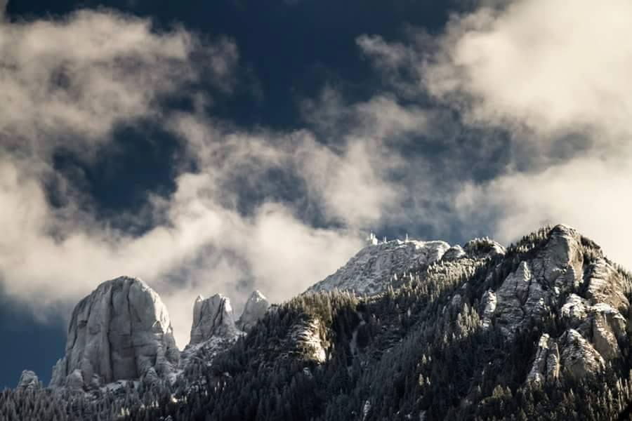 Toate traseele turistice din masivul Ceahlău au fost închise din cauza condiţiilor meteo