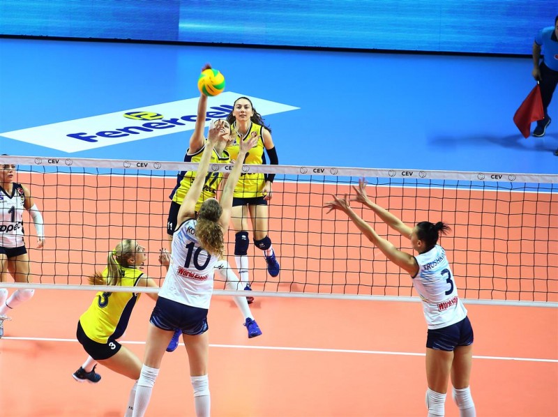 Eșec în Liga Campionilor la volei feminin
