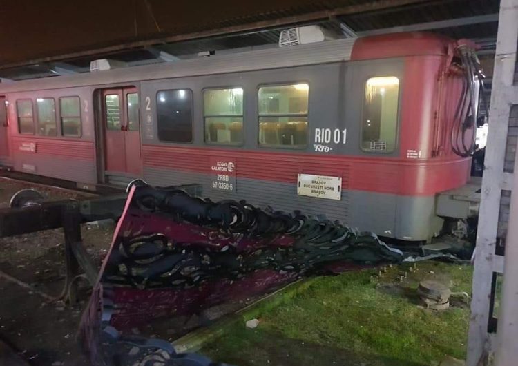 Trenul Regio Călători Bucureşti Nord-Braşov a lovit parapetul liniei 6 în Gara de Nord