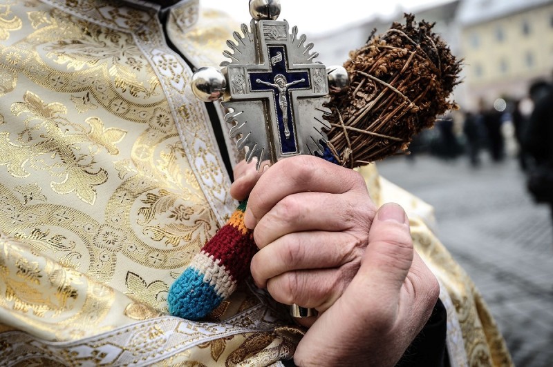 Astăzi sărbătorim Botezul Domnului Astăzi sărbătorim Botezul Domnului