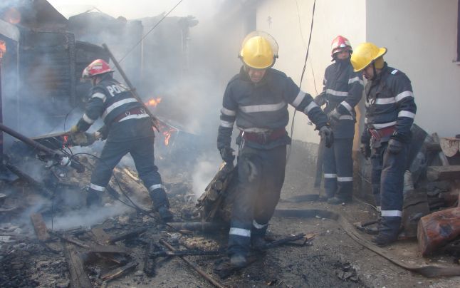 Casă distrusă de flăcări, la Săcele