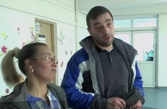 Fetiță operată de urgență la Brașov, după ce a eliminat fire de tifon prin uretră