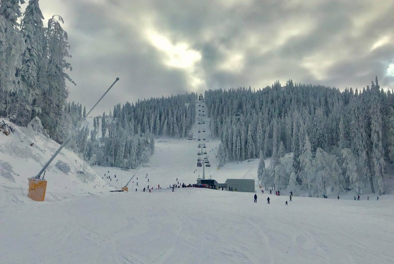 Condiții bune de schi pe pârtiile din Brașov