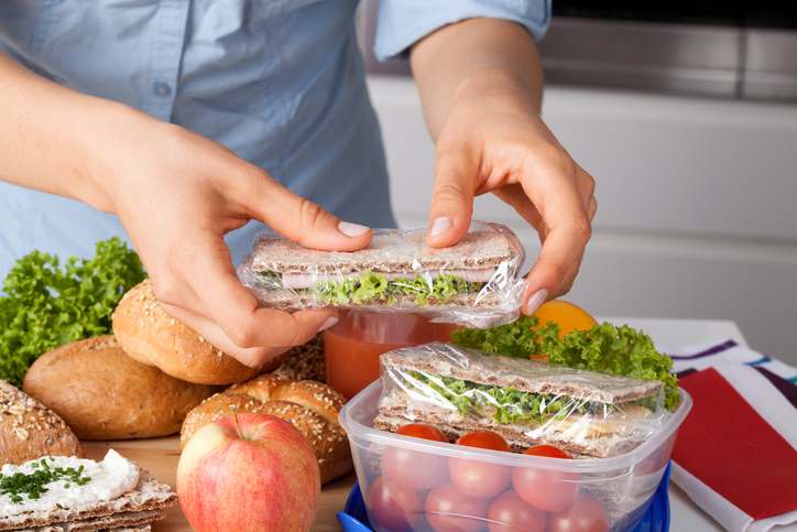 Pentru a preveni mai eficient risipa alimentară, autorităţile vor să deruleze o campanie de informare în şcoli