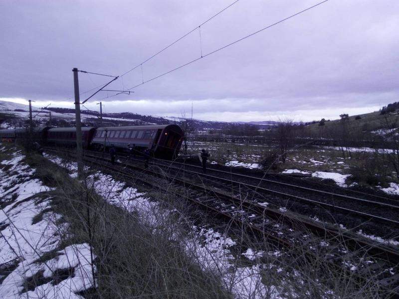 Vagon deraiat din cauza zăpezii şi căderilor de pietre între Valea Vişeului şi Leordina
