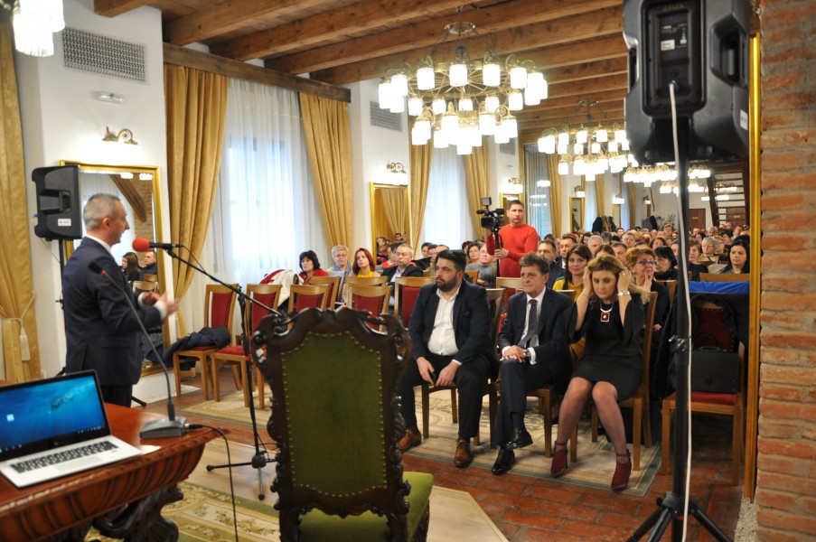 Funcționarii publici vor participa la cursuri de etică